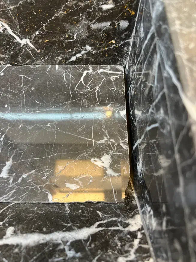 روشویی تمام سنگی ۴۰ در ۵۰ با قاب آینه|لوازم سرویس بهداشتی|رشت, رودباری|دیوار