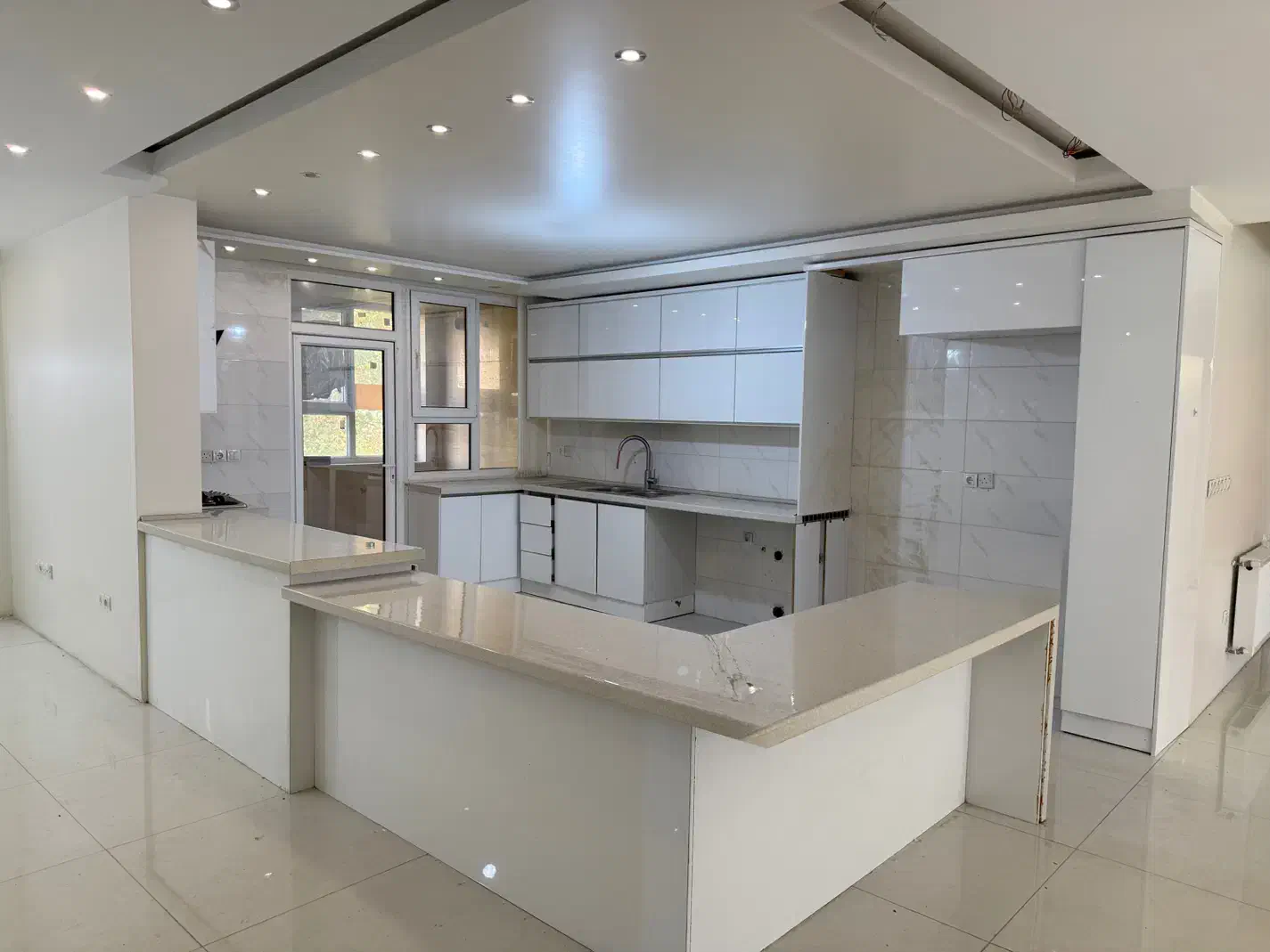 واحد ۲۰۰ متری سه خواب تک واحدی شیک آریا|اجارهٔ آپارتمان|شیراز, باغ تخت|دیوار