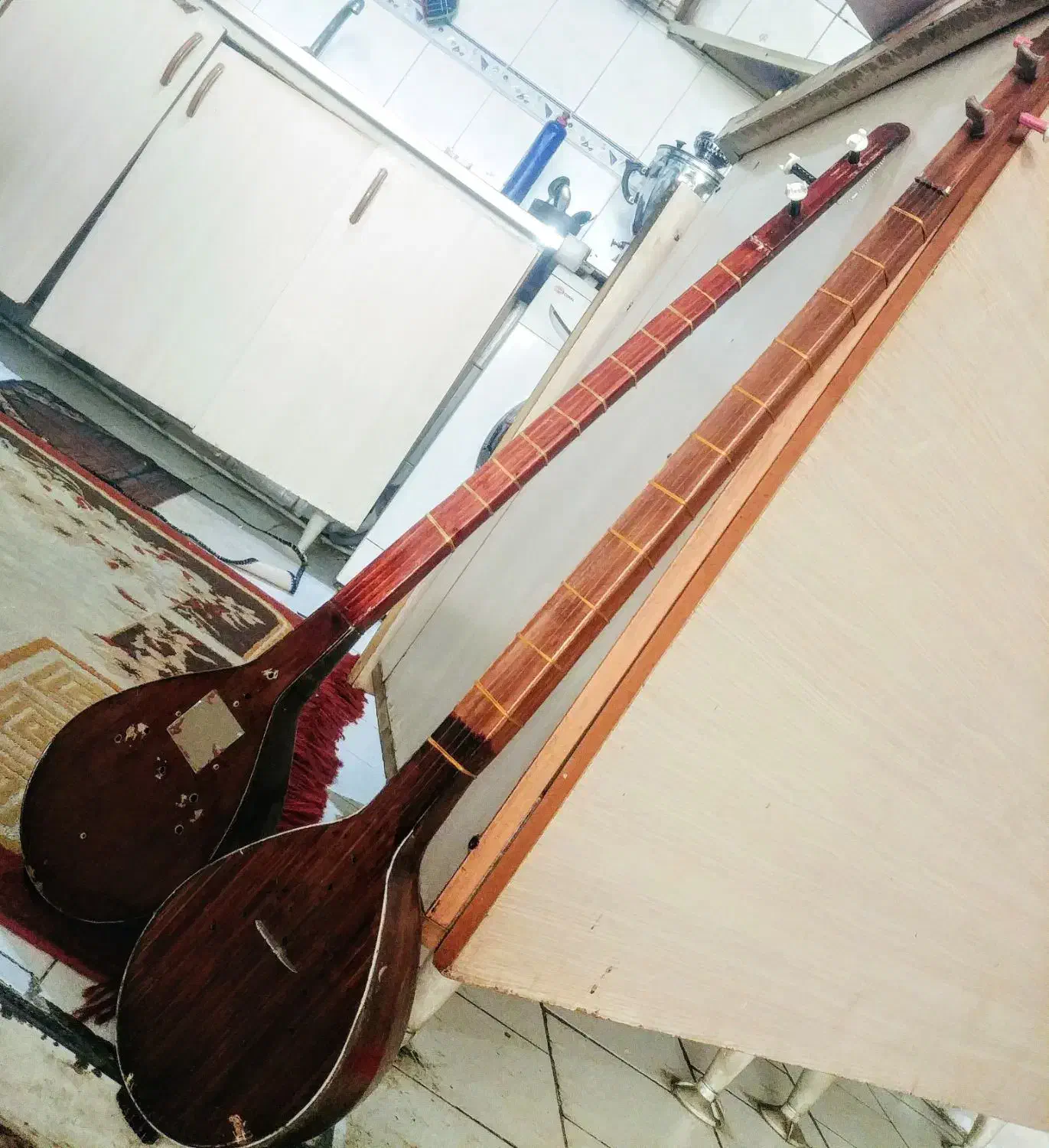 دوعددسه تار گردو|سازهای سنتی|اراک, |دیوار