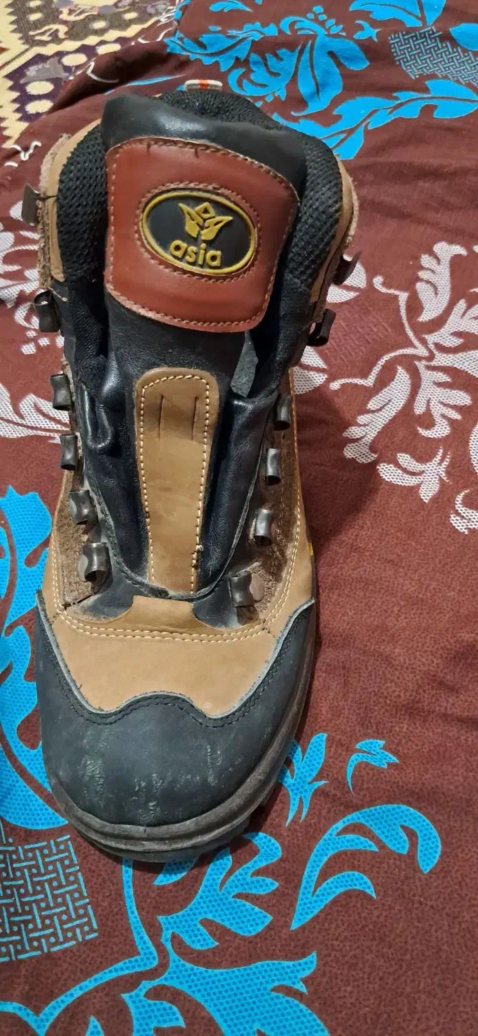 کفش کوهنوردی سایز39 درحد نو فقط ۲بار استفاده شده.|کیف، کفش، کمربند|دوگنبدان, |دیوار