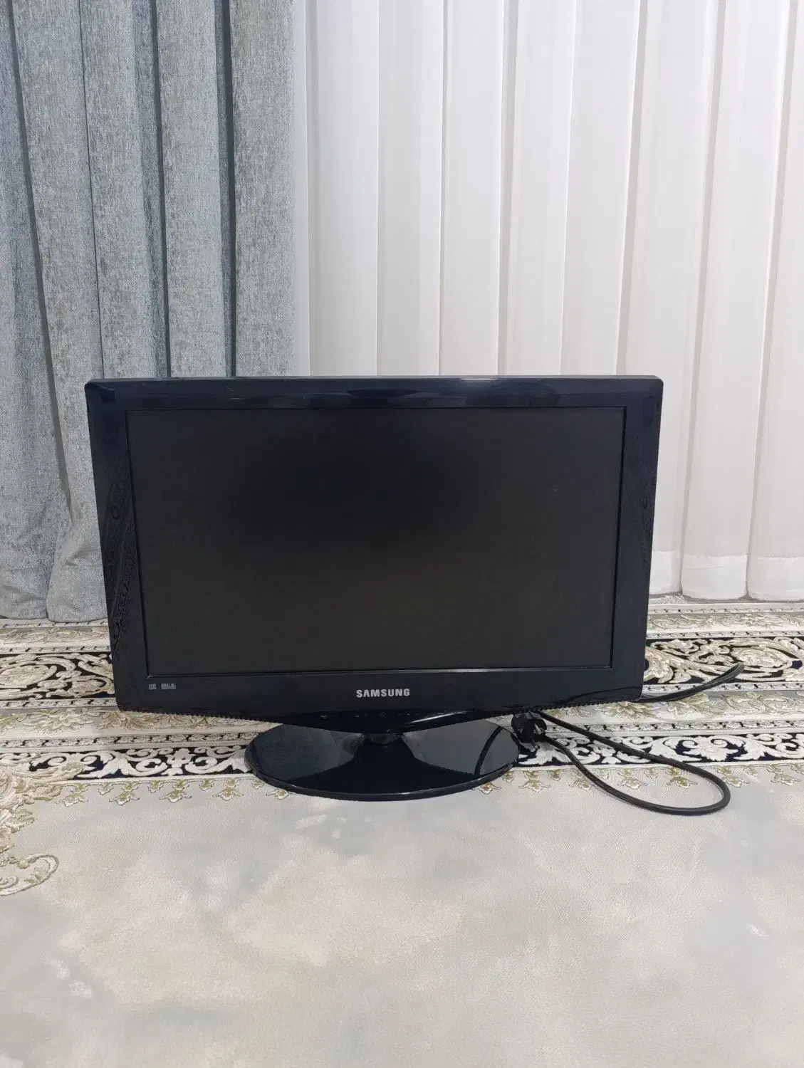 یک عدد تلویزیون|تلویزیون و پروژکتور|همدان, |دیوار