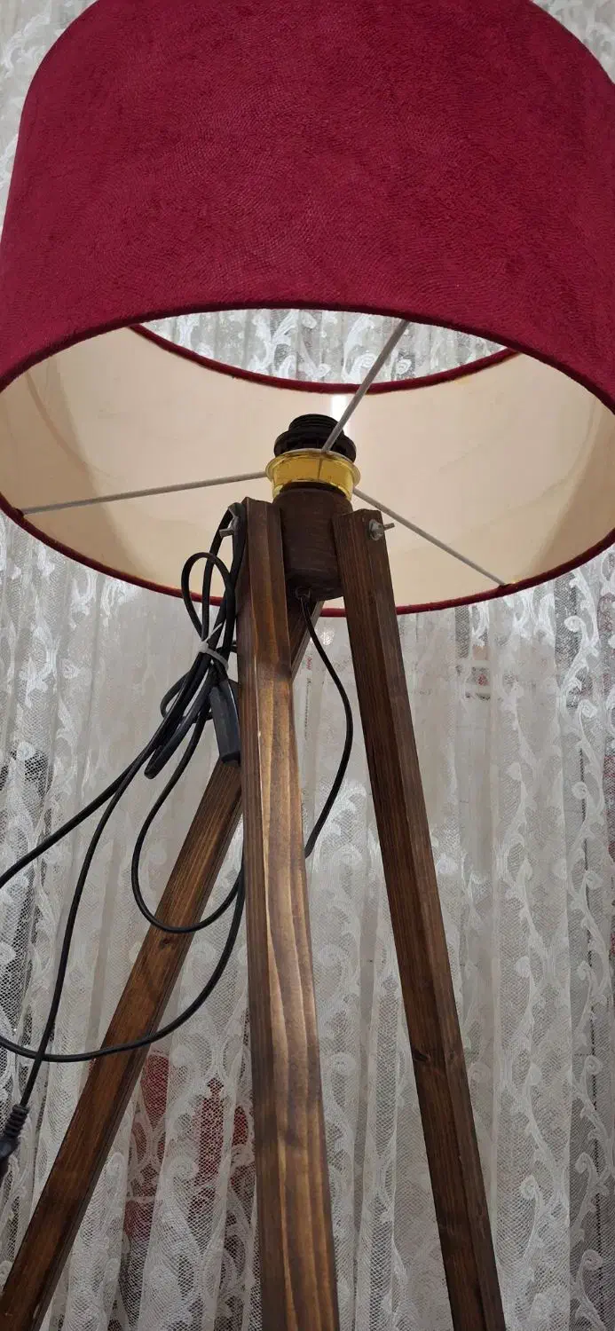 آباژور  پایه چوبی درحد نو|چراغ خواب و آباژور|گلبهار, شهر جدید گلبهار|دیوار