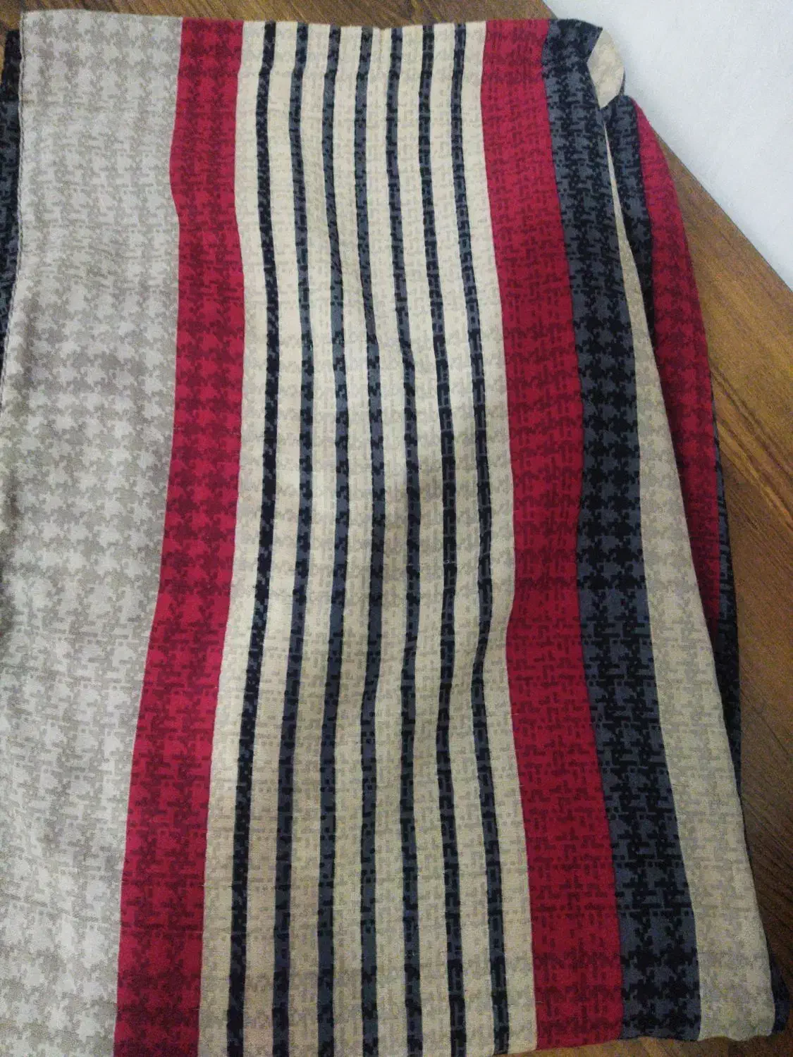 شال و روسری|لباس|دورود, |دیوار