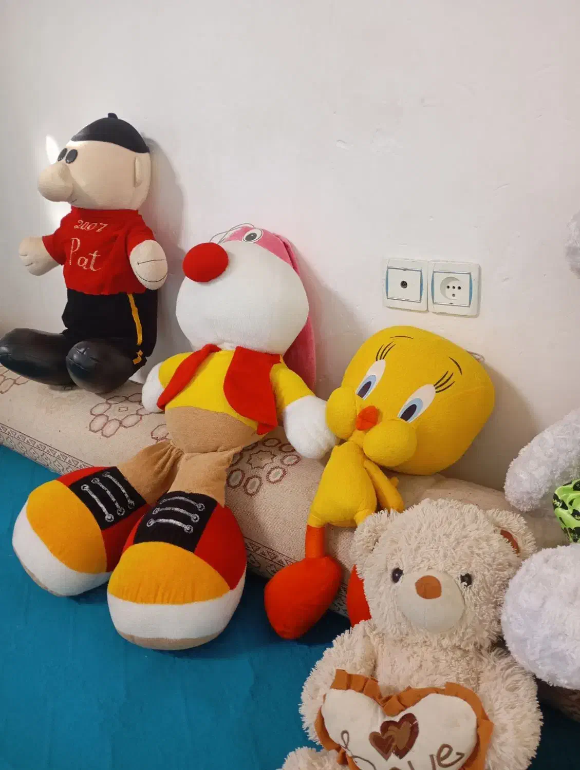 عروسک|اسباببازی|کوه چنار, |دیوار