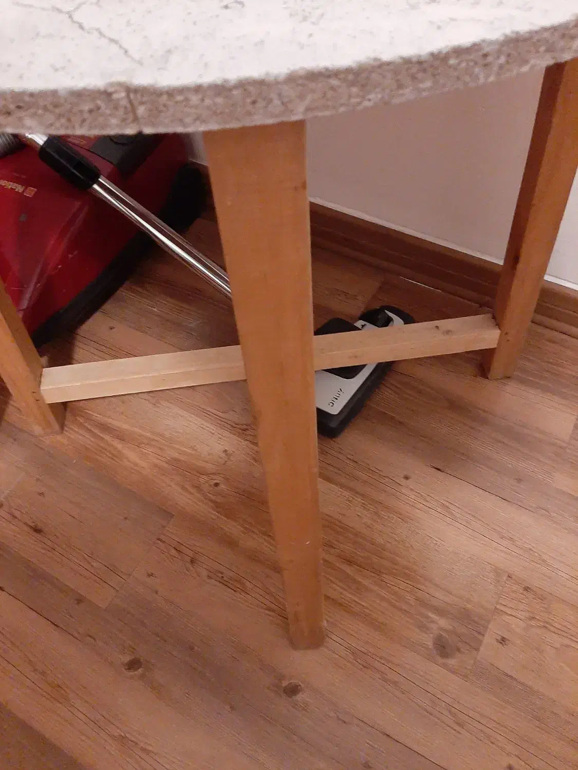 خانه و اشپز خانه|میز و صندلی غذاخوری|اصفهان, باغ زرشک|دیوار