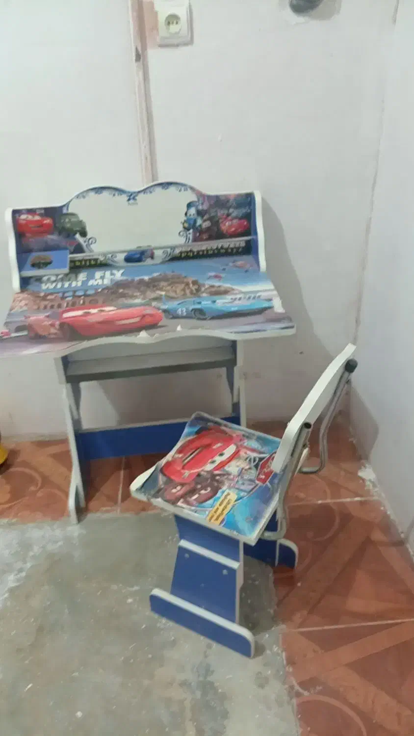 میز صندلی تحلیلی با تخت خواب|تخت و صندلی بچه|تربت‌حیدریه, کلاته توکلی|دیوار