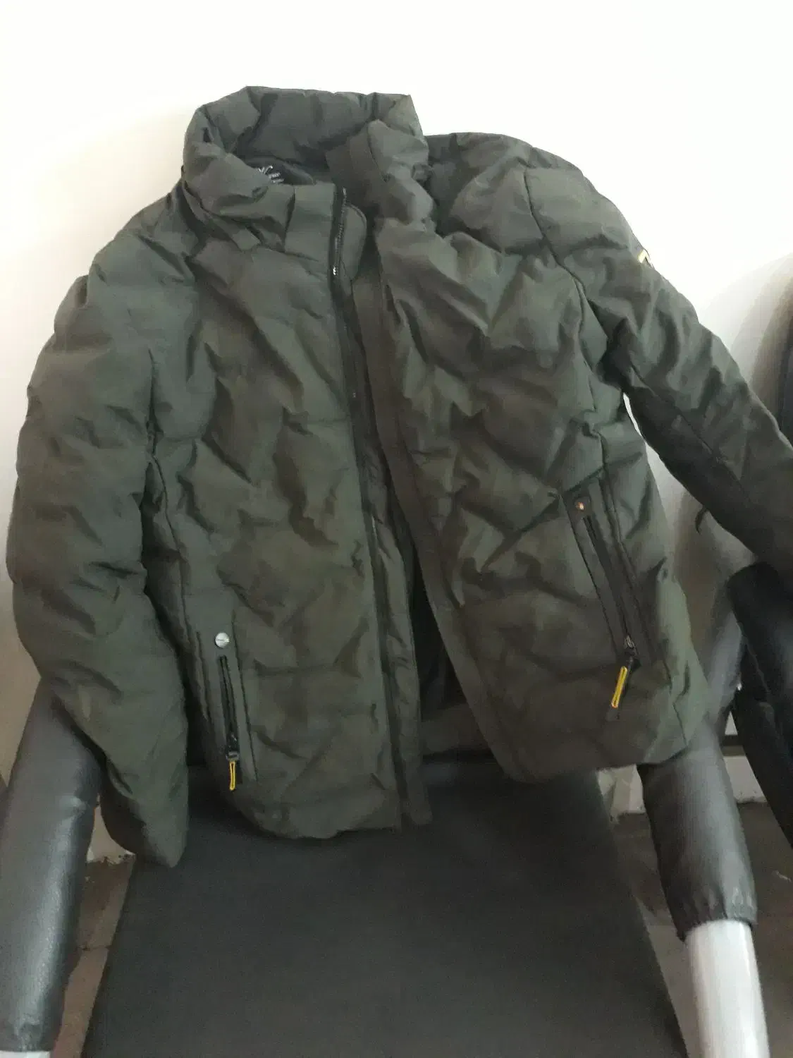 کابشن بادی تو خز|لباس|لنگرود, |دیوار