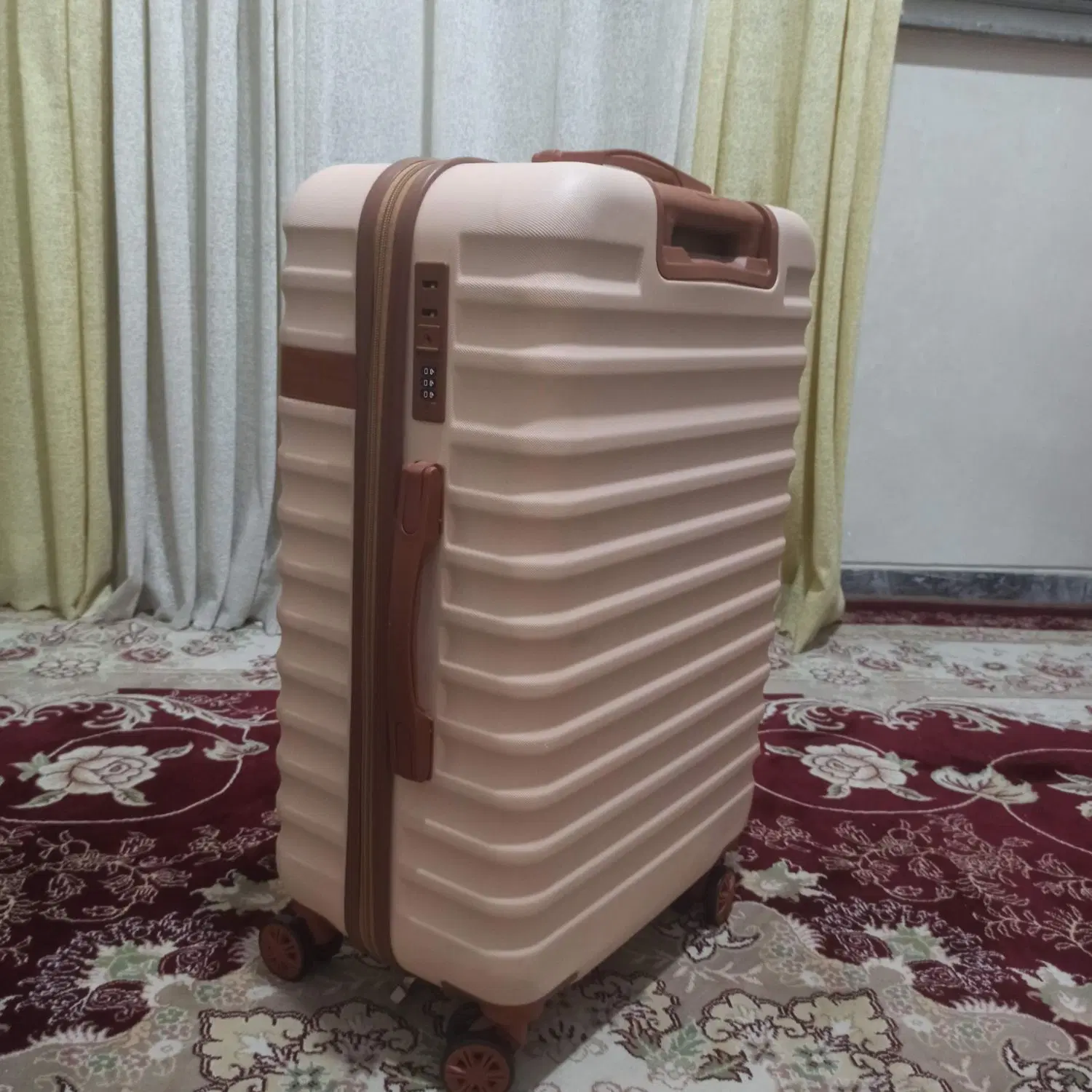 چمدان|کیف، کفش، کمربند|همدان, |دیوار
