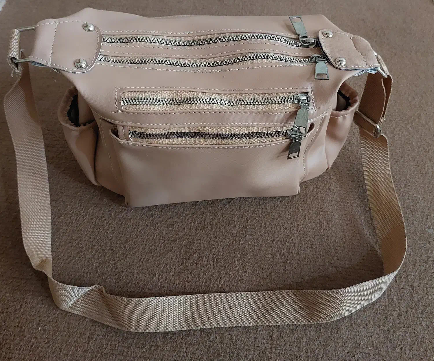 کیف|کیف، کفش، کمربند|قم, چهار امامزاده|دیوار