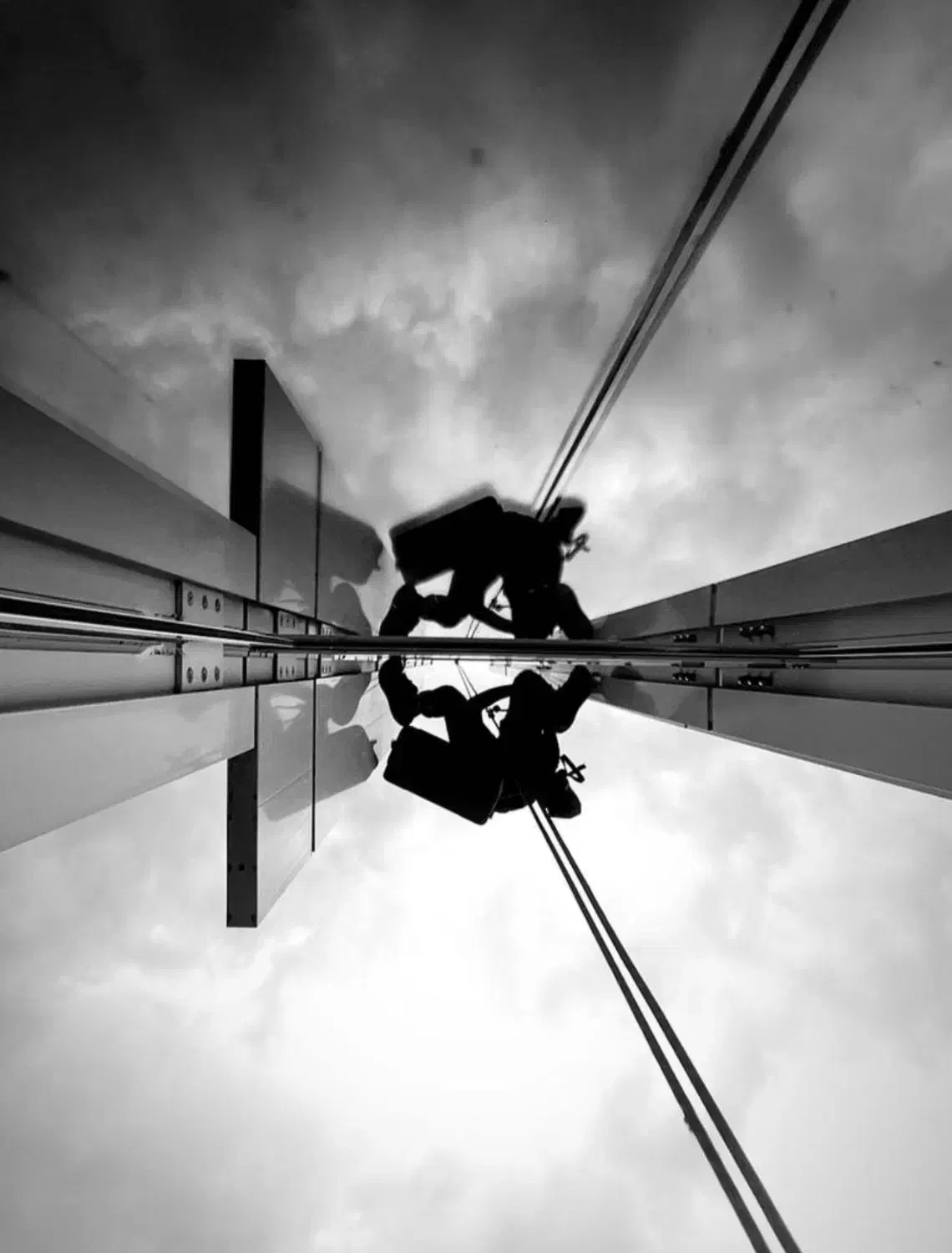 کار در ارتفاع(عایق واب بندی دورپنجره ونما|خدمات پیشه و مهارت|بندرعباس, |دیوار