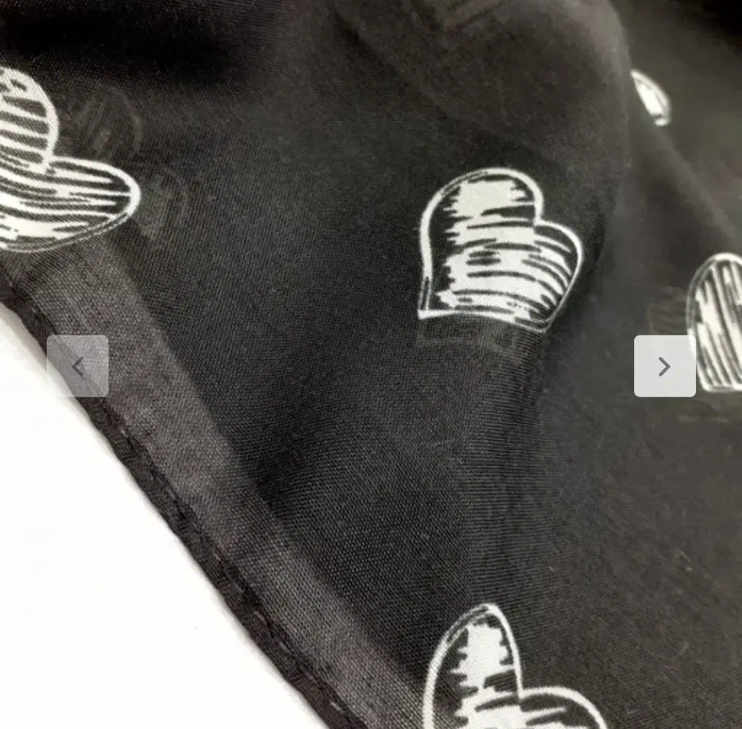 شال مشکی سفید طرح قلب فقط یکی مونده|لباس|کرمان, |دیوار