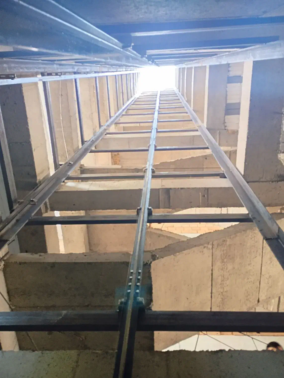 نصاب آهنکشی وریل آسانسور|خدمات پیشه و مهارت|هشتگرد, شهرک ایران خودرو|دیوار