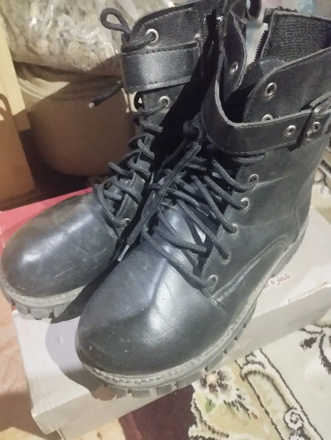 کفش|کیف، کفش، کمربند|زابل, |دیوار