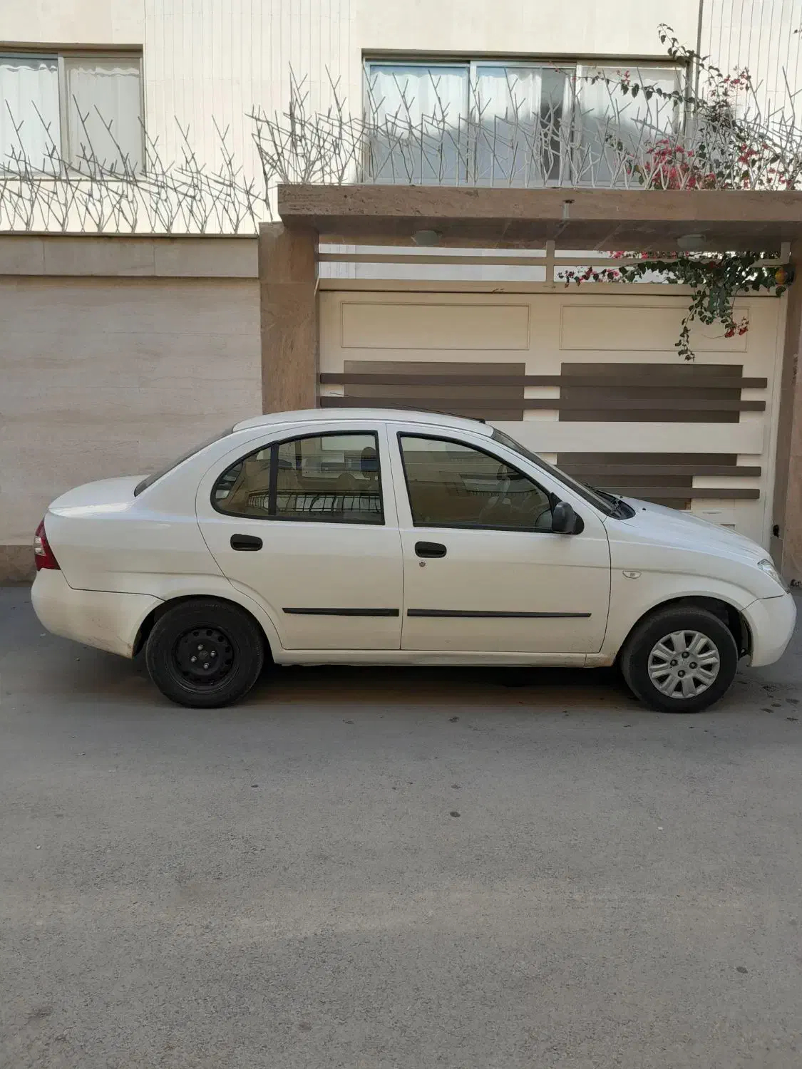 تیبا صندوق دار ۹۹|خودرو سواری و وانت|اصفهان, پارک سلمان فارسی|دیوار