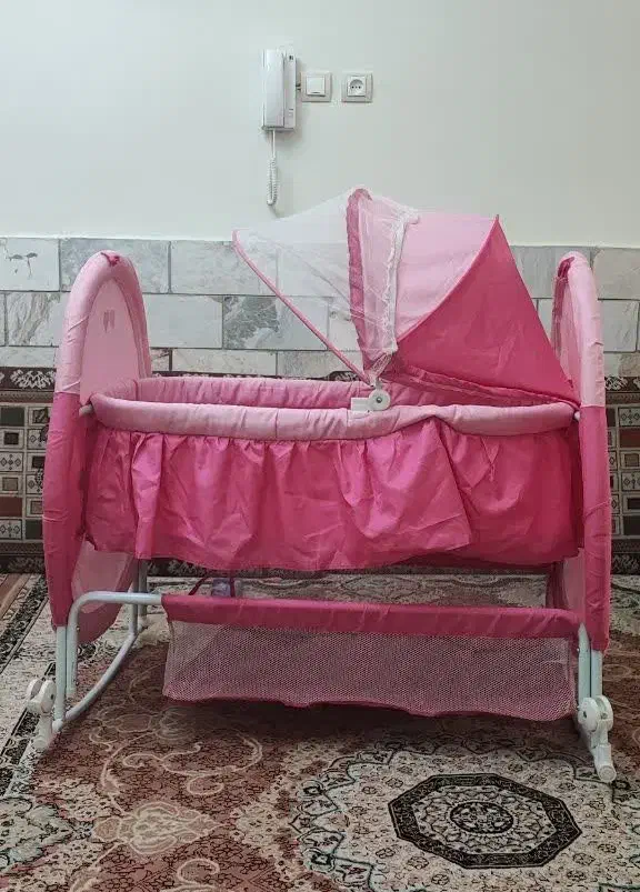 گهواره نوزادی|تخت و صندلی بچه|آبیک, |دیوار