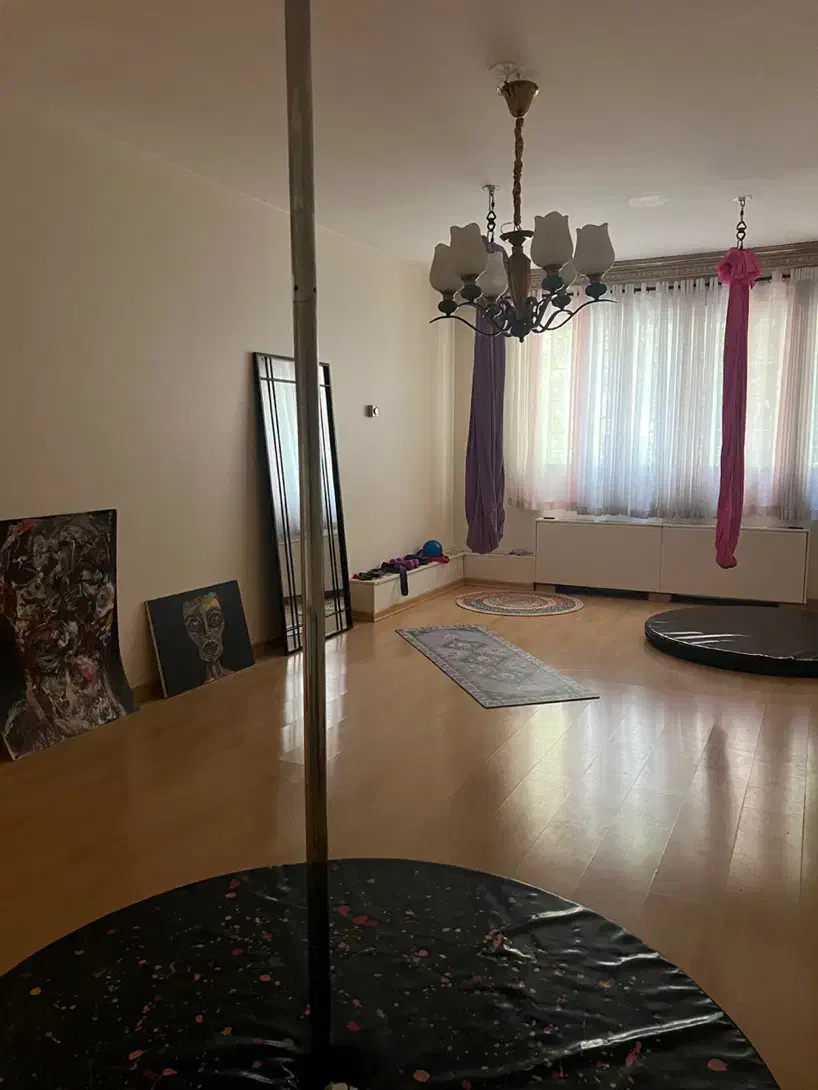 اجاره سانسی سالن به مربی اریال و پل دنس درصدی|اجارهٔ کوتاهمدت دفتر کار و فضای آموزشی|تهران, اکباتان|دیوار