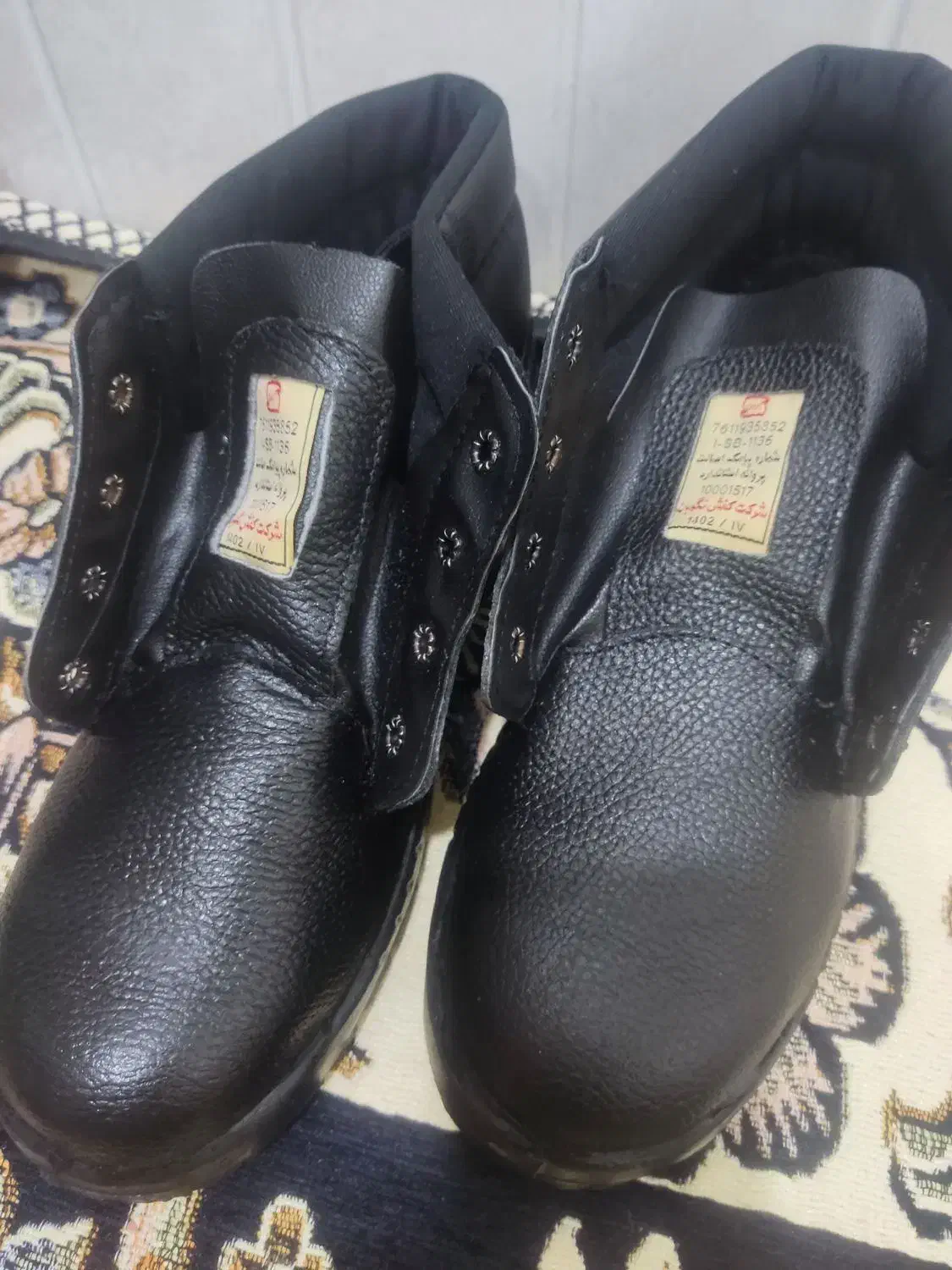 ۴کفش ایمنی و۲ کلاه ایمنی|کیف، کفش، کمربند|اهواز, شهرک برق|دیوار