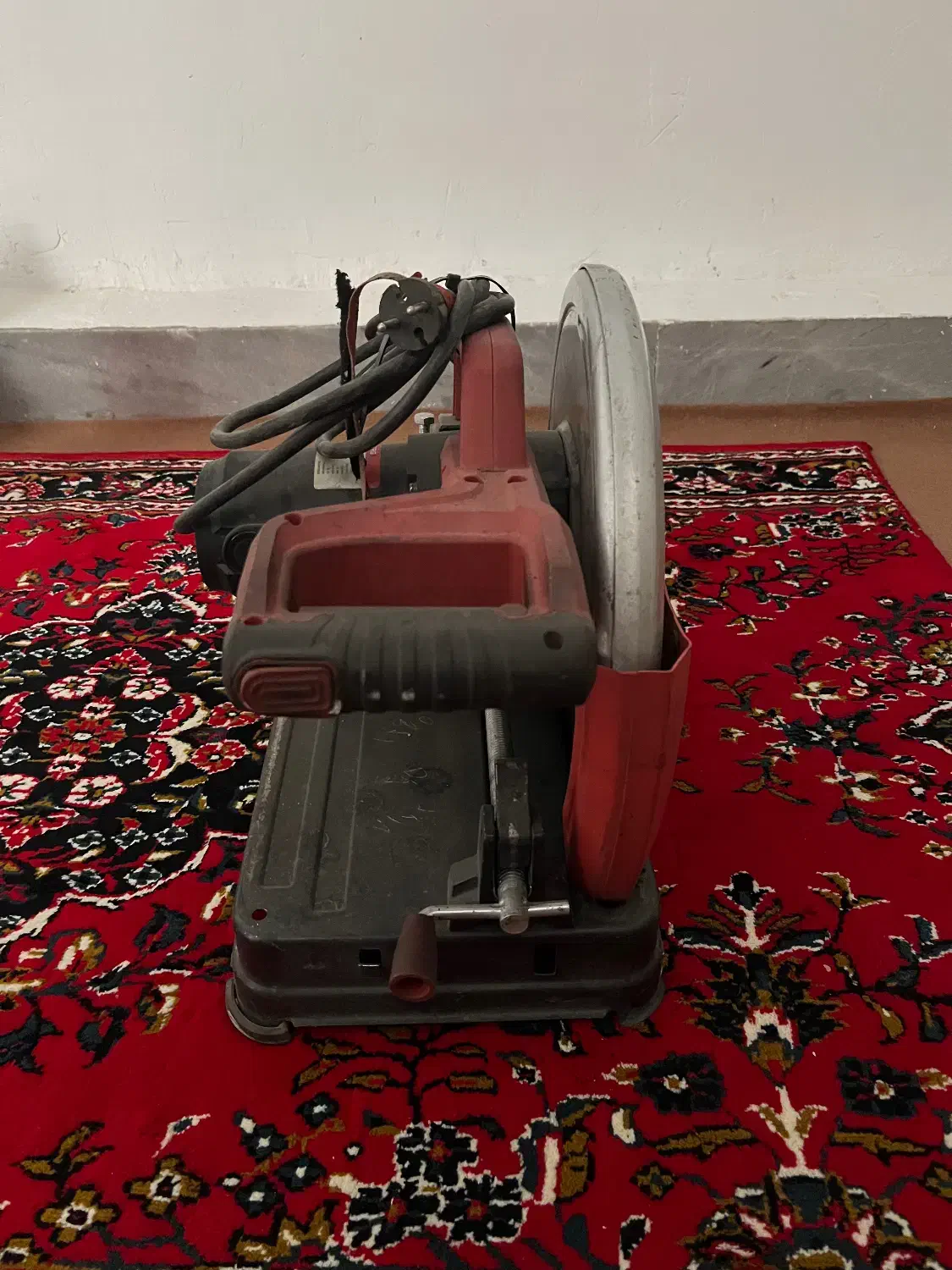 پروفیل بر|ابزارآلات|مرودشت, ژیان|دیوار
