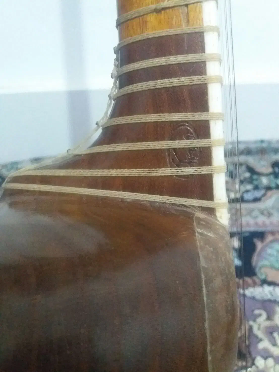 تارسنتی خوش صدا|سازهای سنتی|گناباد, |دیوار