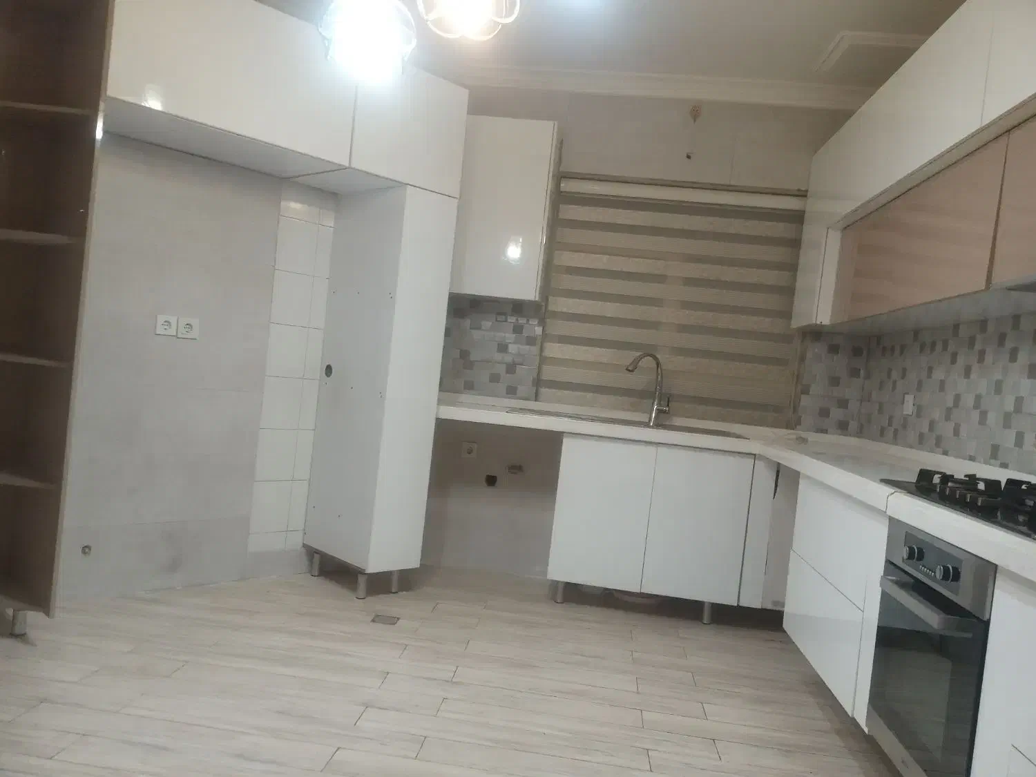 دروس، صالح حسینی، ۲۰۰ متر، ۳ خواب، فرعی دنج و مشجر