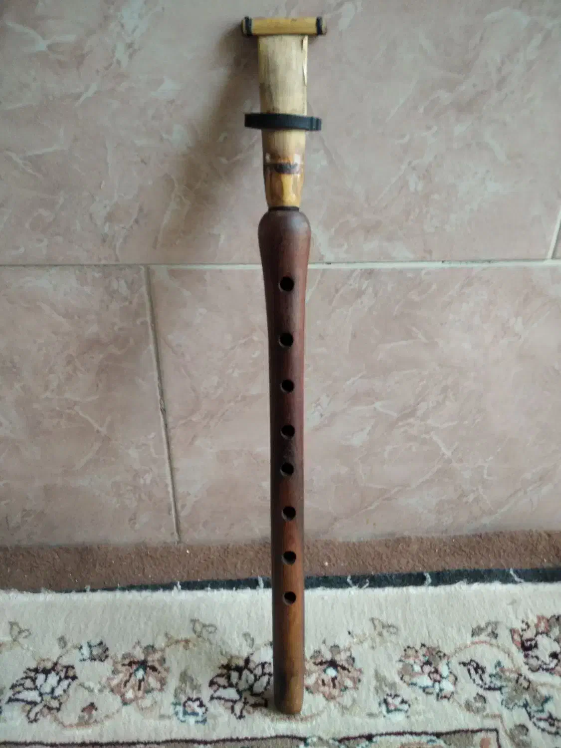 دودوک یا بالابان|سازهای بادی|شیراز, قلعه نو|دیوار