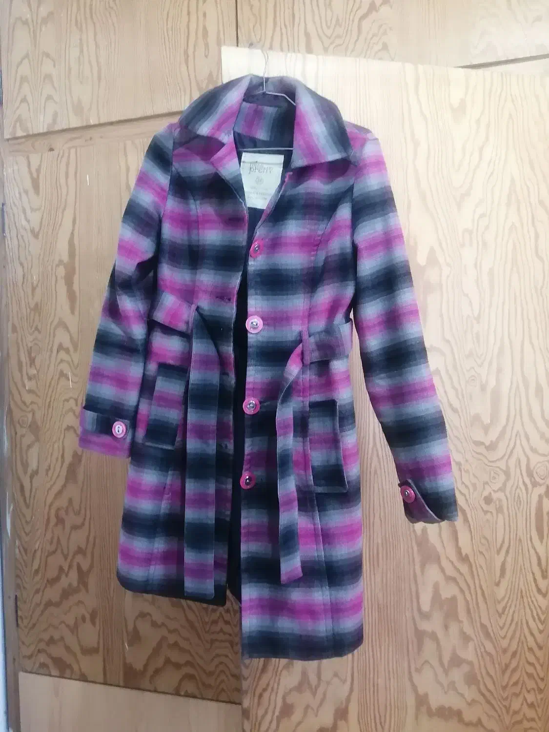 پالتو نوهست|لباس|گرگان, |دیوار