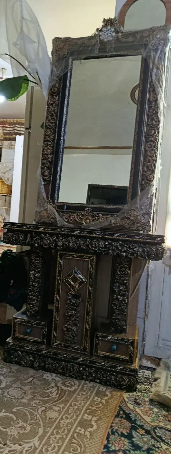آینه و زیرش تمیز استفاده نشده نو هست|آینه|خرم‌آباد, |دیوار