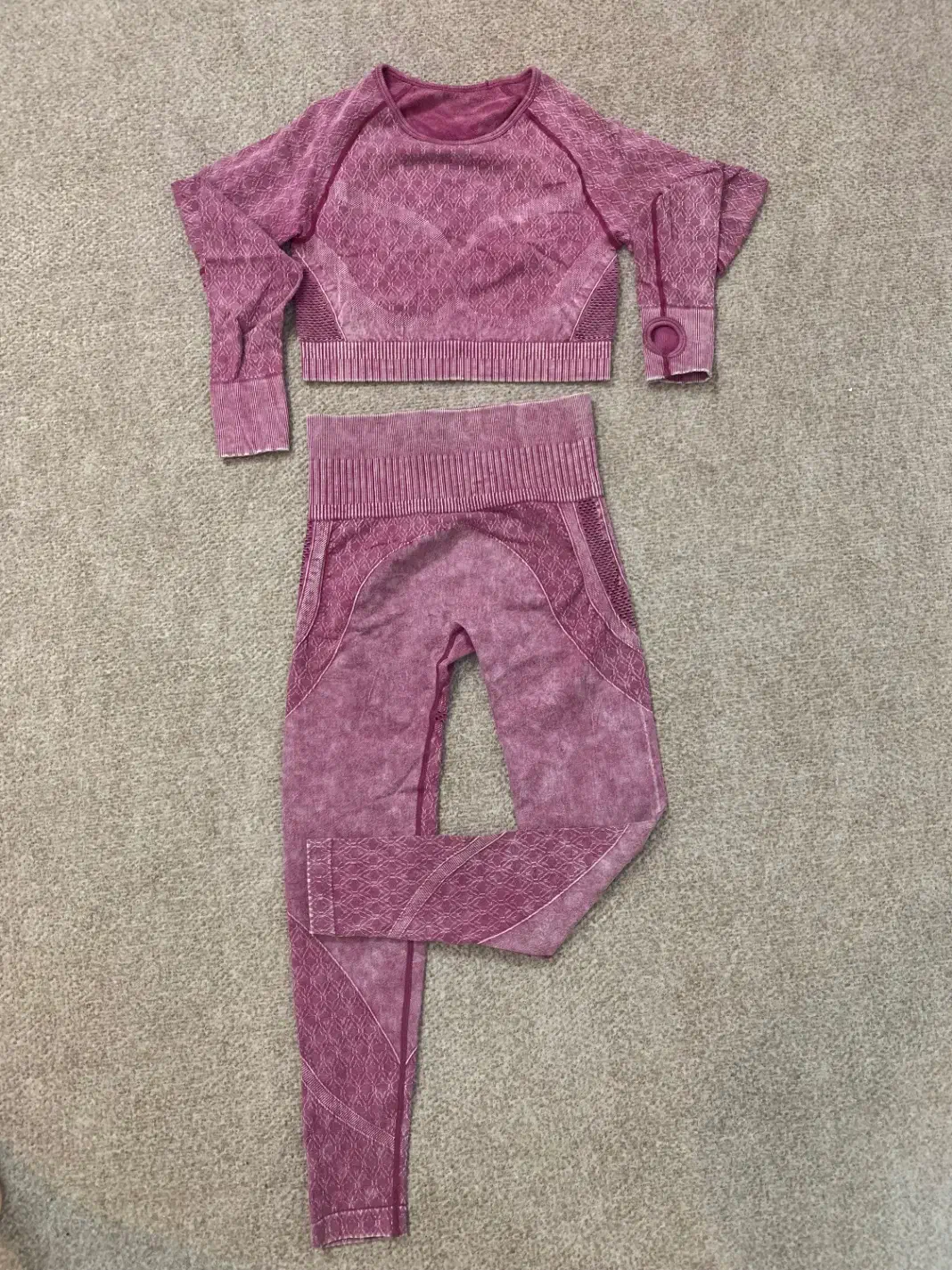 لباس ورزشی|لباس|قم, بنیاد|دیوار