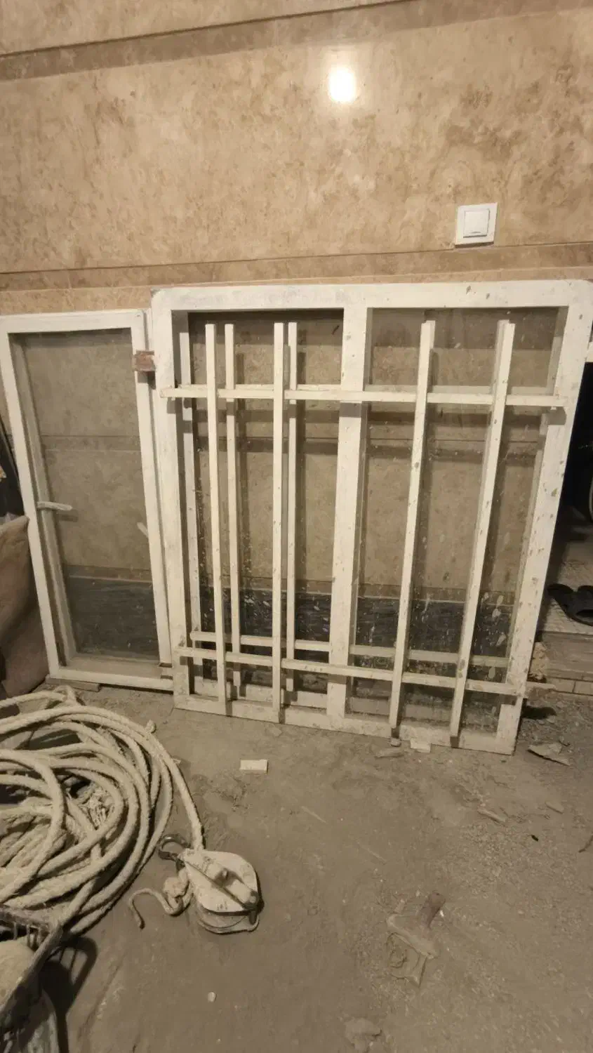 پنجره آهنی  با شیشه|مصالح و تجهیزات ساختمان|کرج, شهرک سهرابیه|دیوار