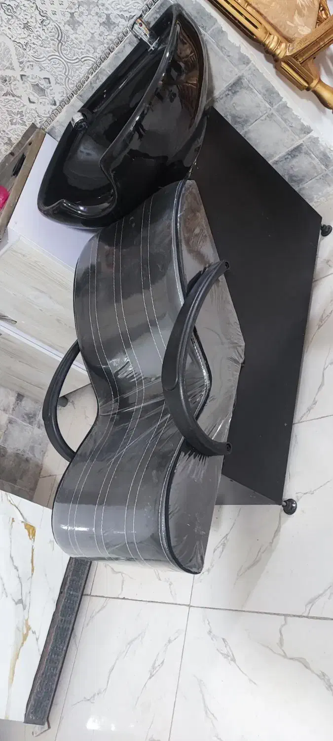 لوازم ارایشگاه|آرایشگاه و سالن‌های زیبایی|بروجرد, |دیوار