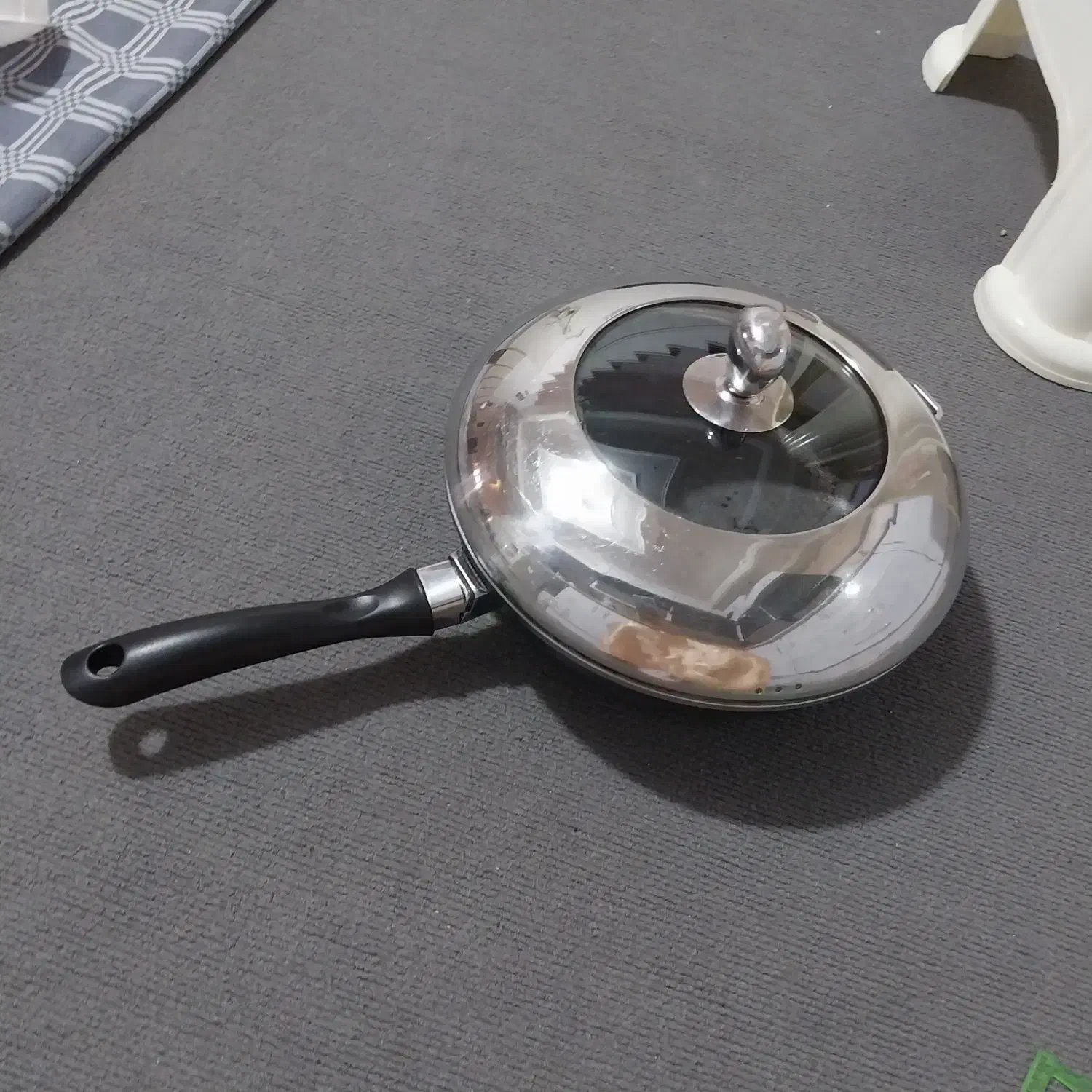 ماهیتابه در دار چدنی|ظروف پخت‌وپز|گنبد کاووس, |دیوار