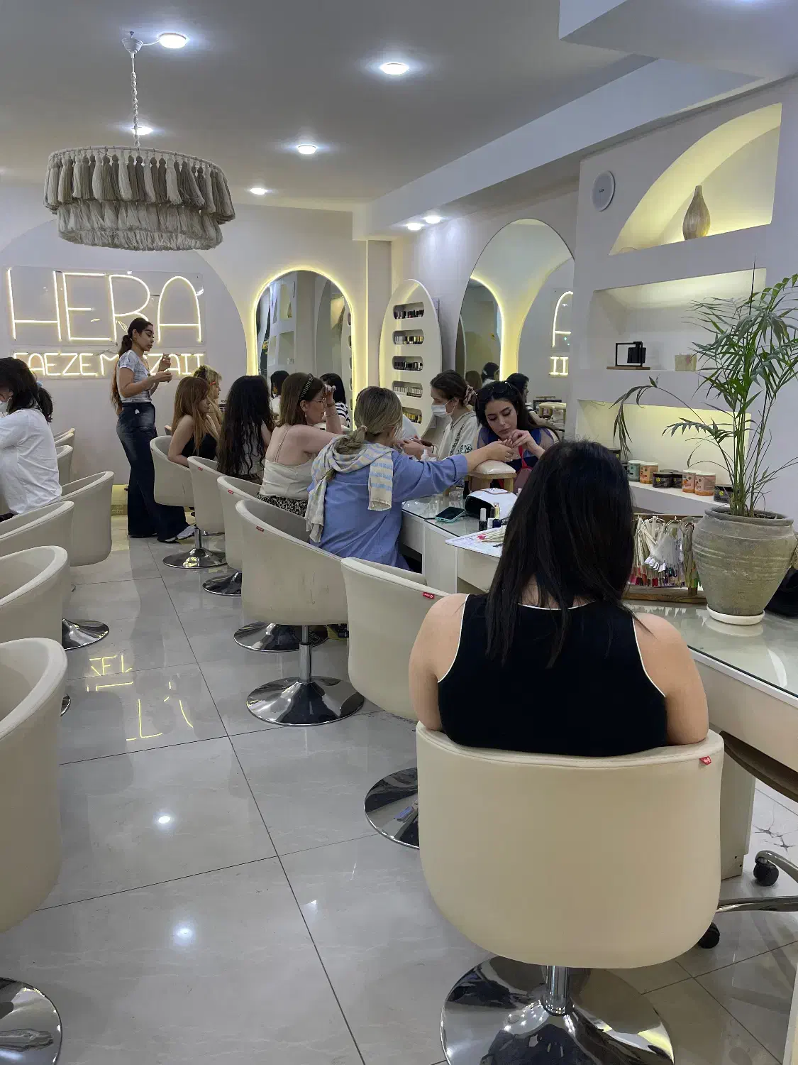 استخدام صندوقدار پاره وقت در سالن زیبایی اندررگو|استخدام اداری و مدیریت|تهران, چیذر|دیوار