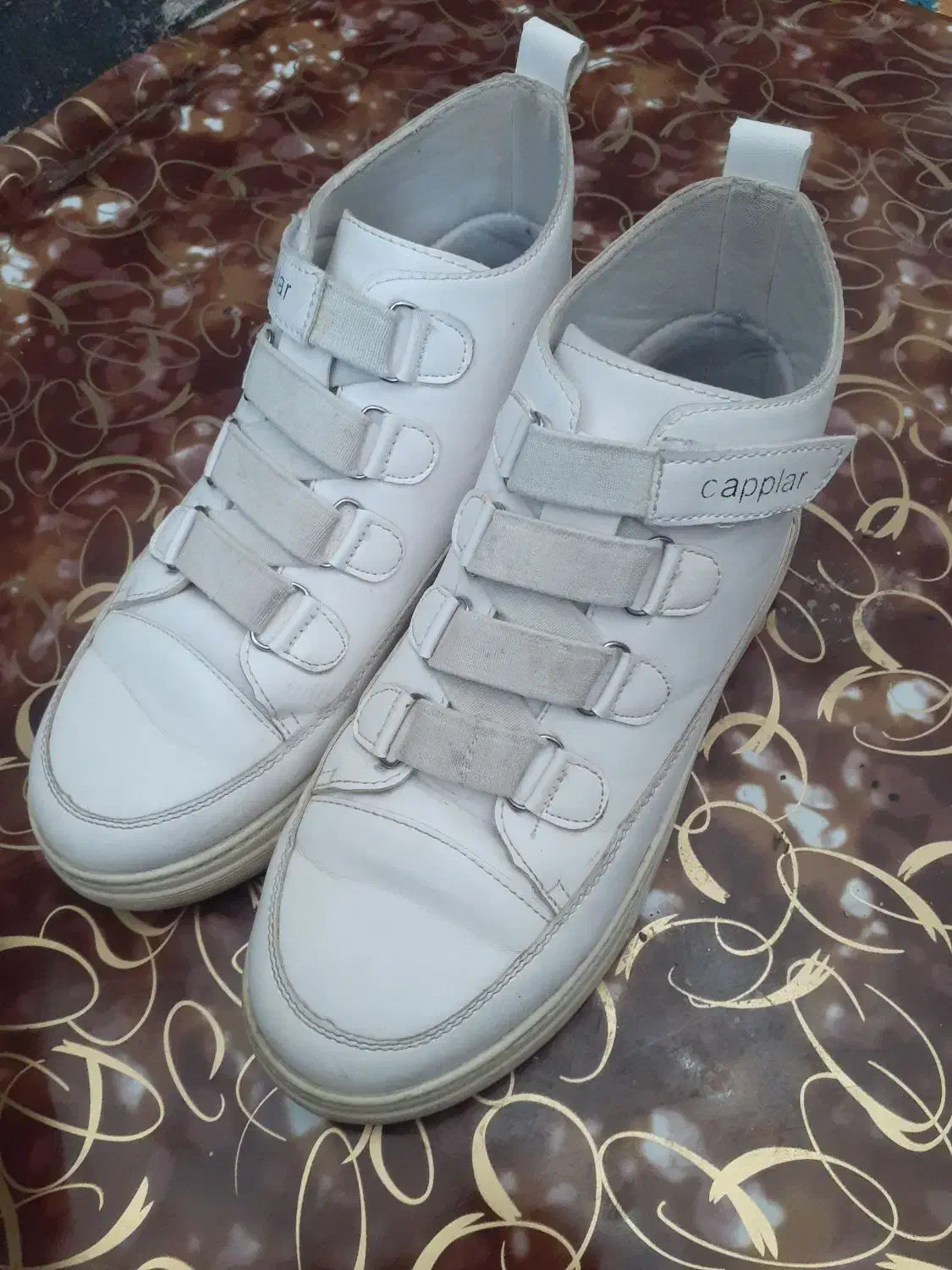 کفش|کیف، کفش، کمربند|زرند, |دیوار