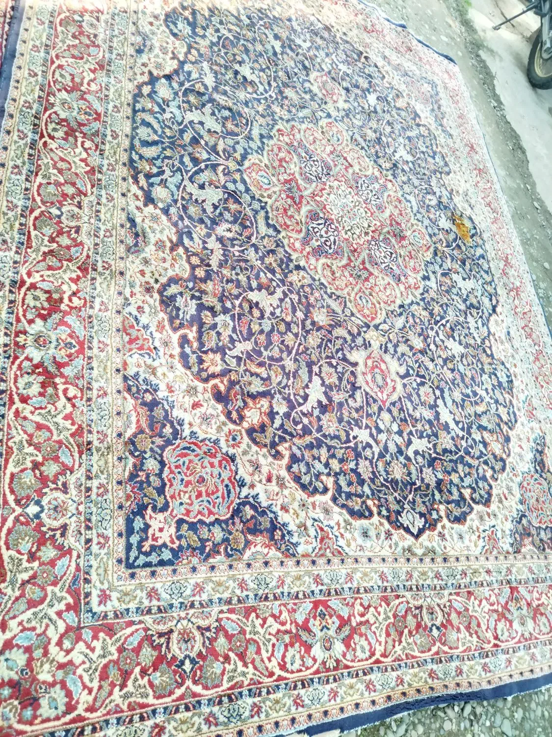 فرش ۱۲ متری در سنگر|فرش|رشت, آزادگان|دیوار