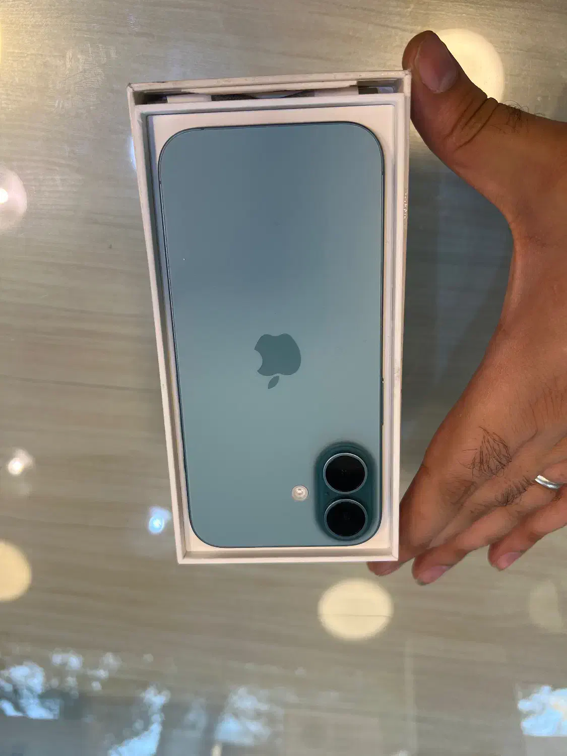 ایفون ۱۶ نرمال ۱۲۸ گیگ رنگ جذاب تیل|موبایل|ساری, |دیوار