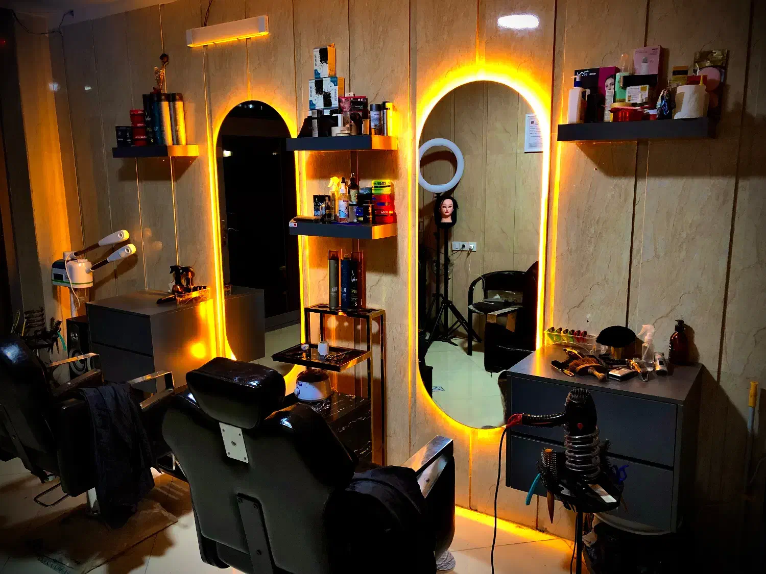 دکوراسیون آرایشگاه|آرایشگاه و سالن‌های زیبایی|صفادشت, |دیوار