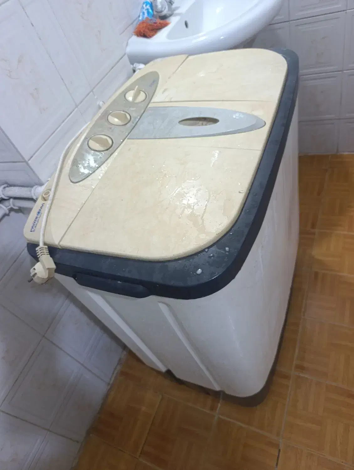 ماشین لباسشویی|ماشین لباسشویی و خشک‌کن لباس|فولادشهر, B7|دیوار