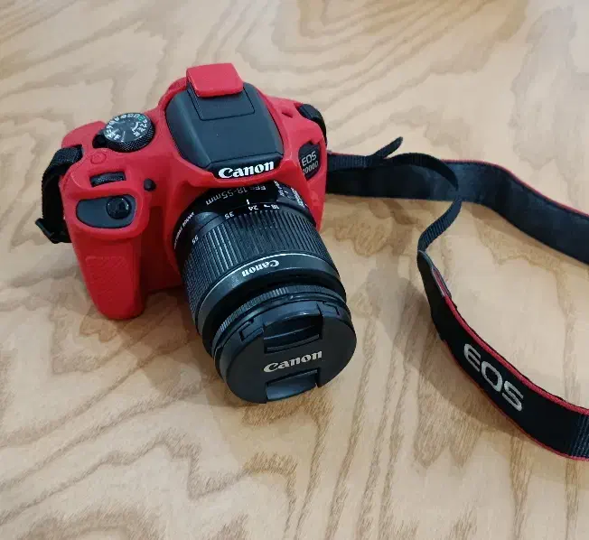 دوربین کنون 2000d + لنز 18-55 mm|دوربین عکاسی و فیلم‌برداری|رشت, نظری|دیوار