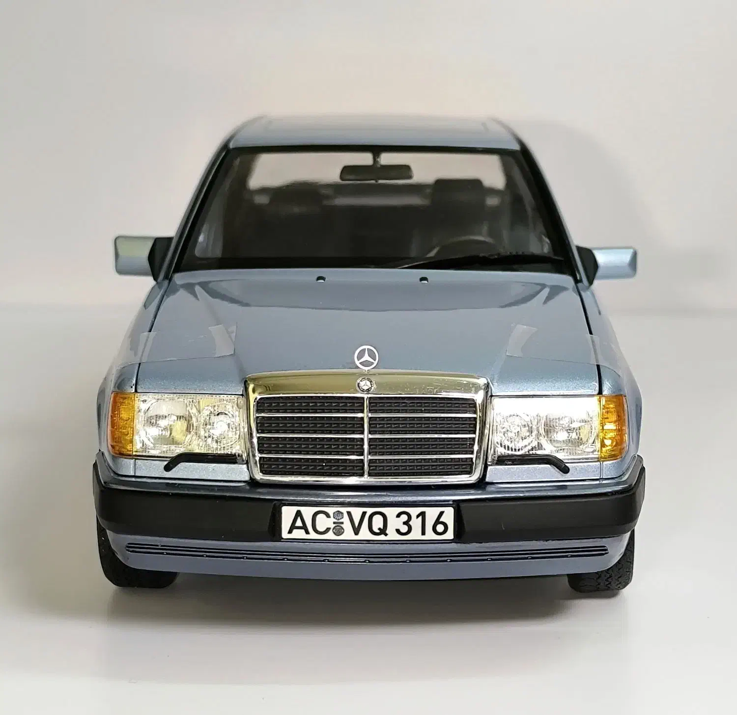 ماکت زیبای مرسدس بنز 230E مقیاس 1/18|اسباب‌‌بازی|تهران, آرژانتین|دیوار