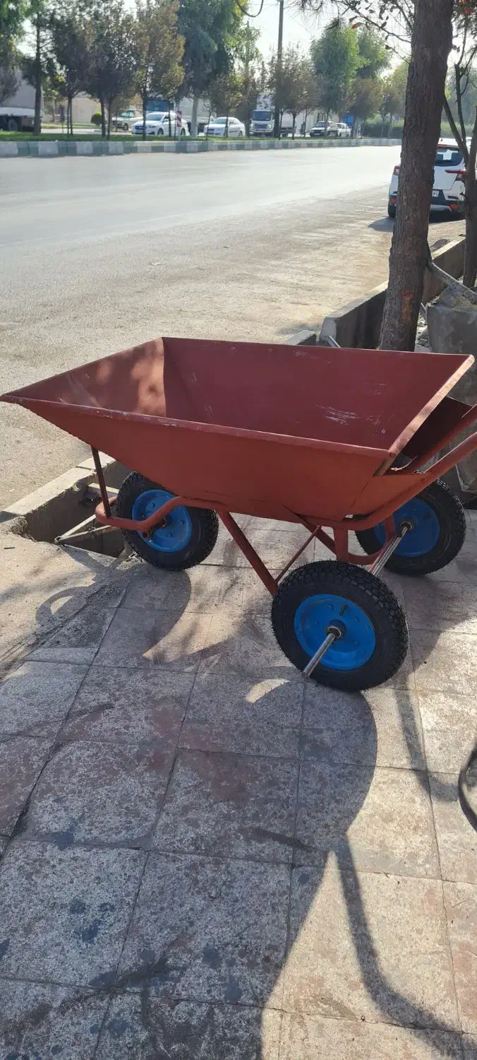 فرغون سه چرخ دامداری|ابزارآلات|قم, قلعه صدری|دیوار