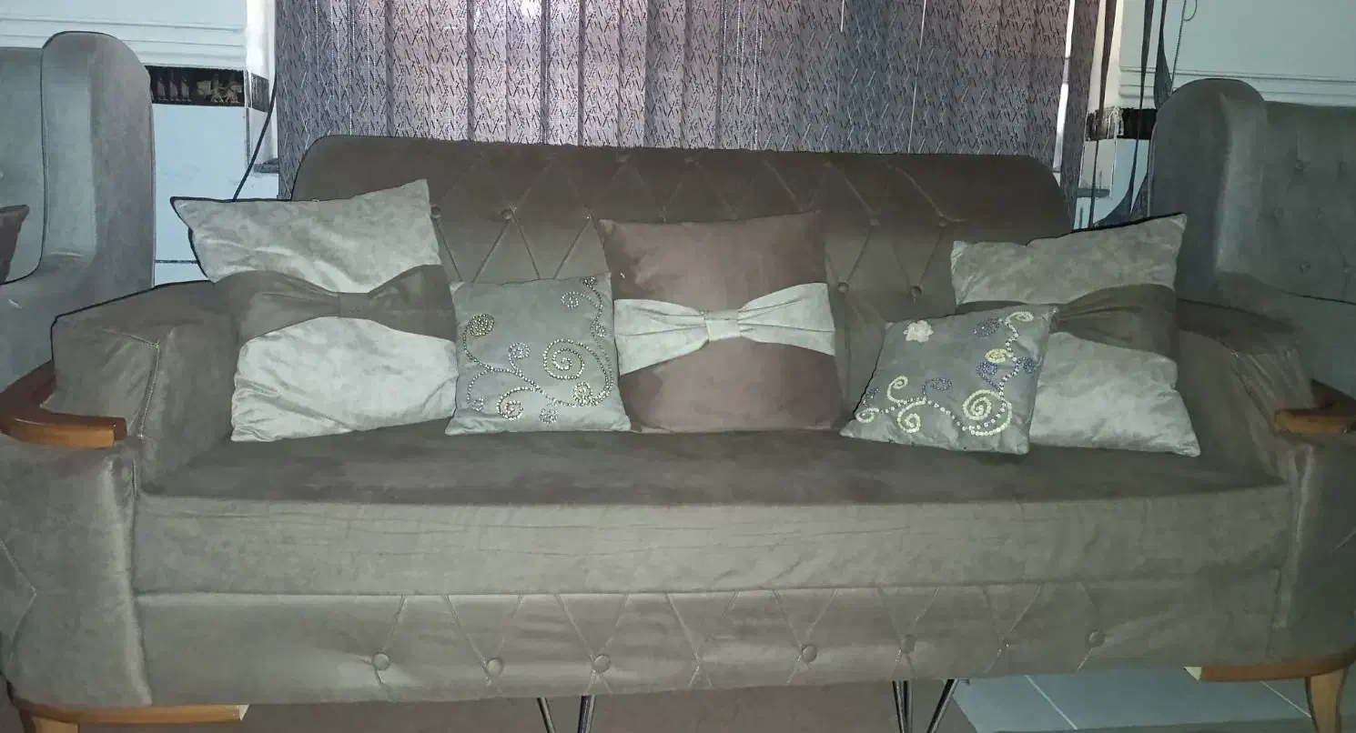 مبل چستر فرانسوی ۷نفره به همراه میز و گل میز|مبلمان خانگی و میز عسلی|دوگنبدان, |دیوار