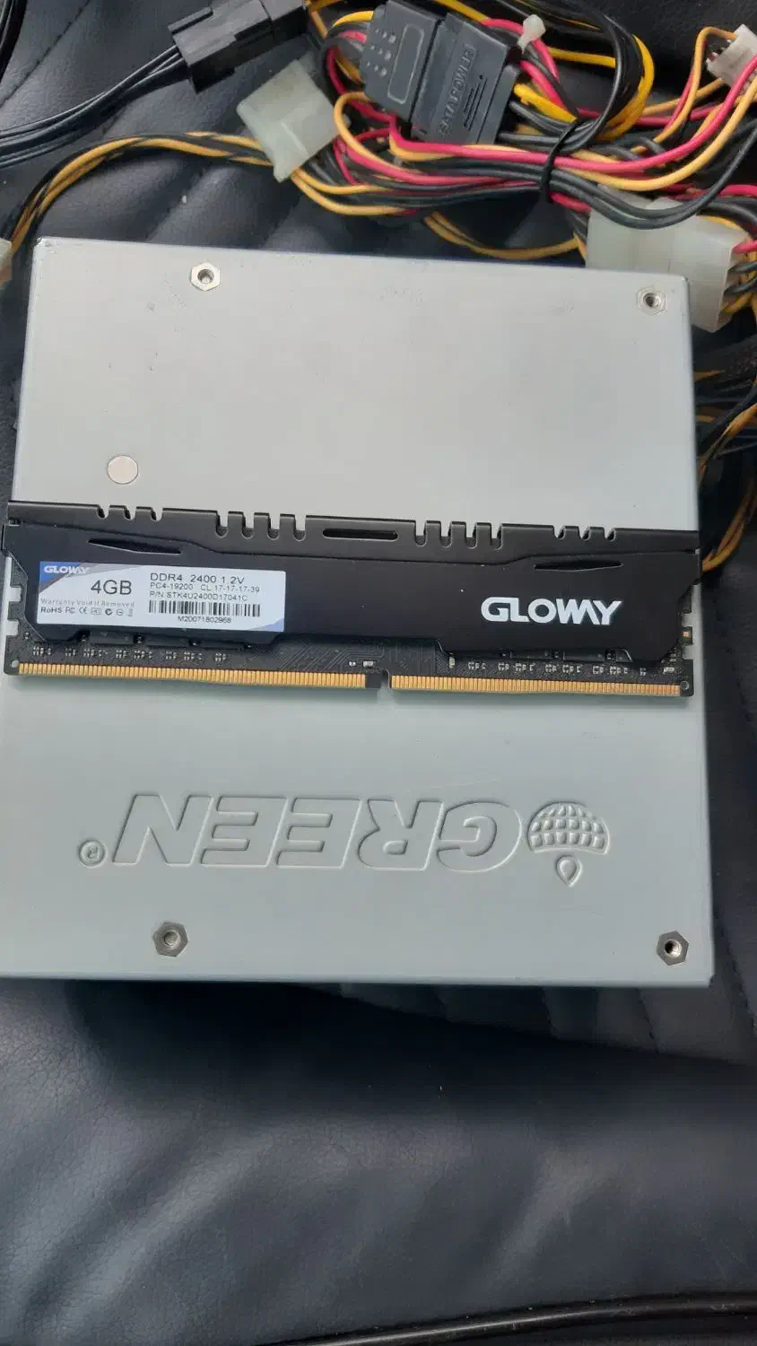 پاور ۴۳۰ وات گرین.  و رم ۴ گیگ DDR4|قطعات و لوازم جانبی رایانه|اصفهان, باغ دریاچه|دیوار
