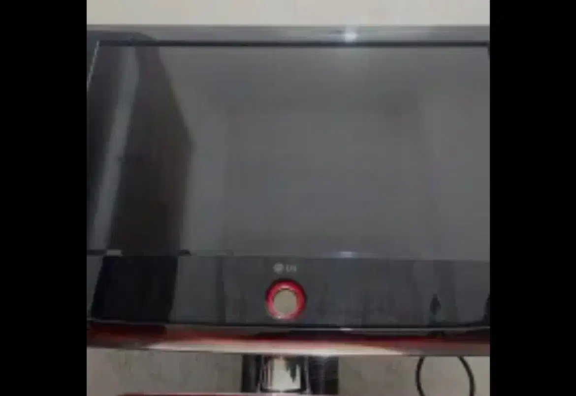 تلویزیون ال سی دی ۳۲ اینچ|تلویزیون و پروژکتور|ملایر, |دیوار