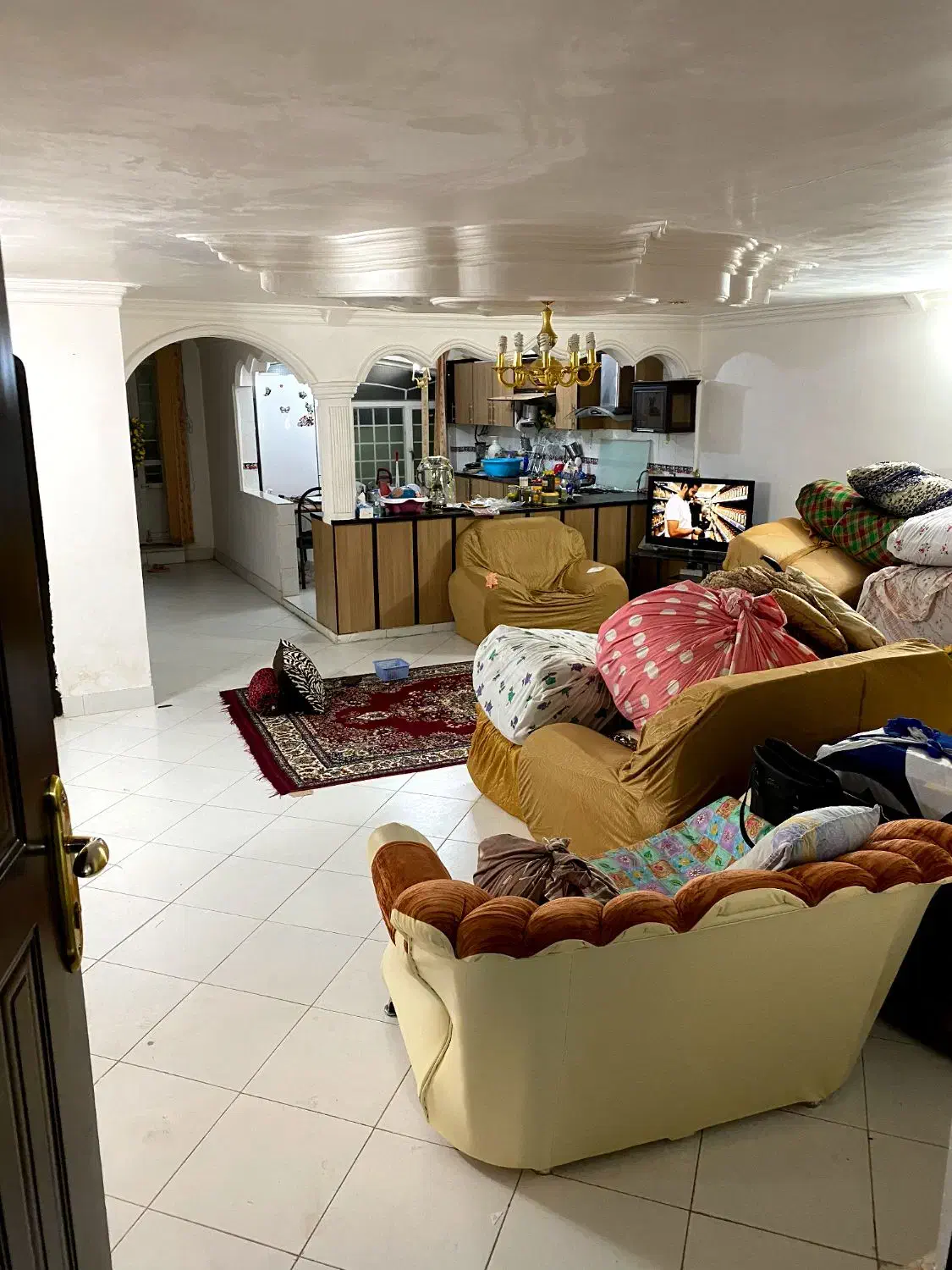 اپارتمان۱۱۰متری۲خواب حیاط دراختیار خیابان معلم/فول|اجارهٔ آپارتمان|بیرجند, |دیوار