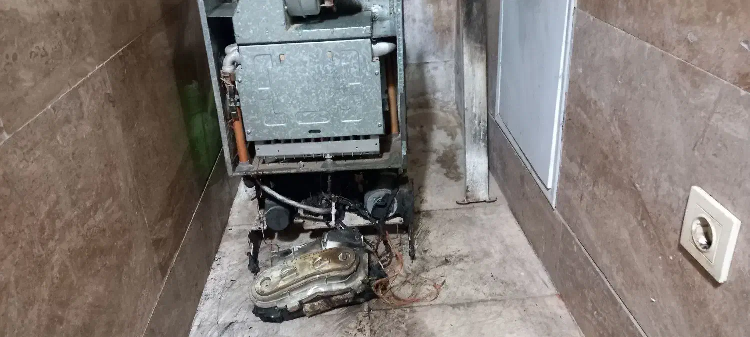 پکیچ ایران رادیاتور.  نیمه سوخته|آبگرمکن، پکیج، شوفاژ|بجنورد, |دیوار