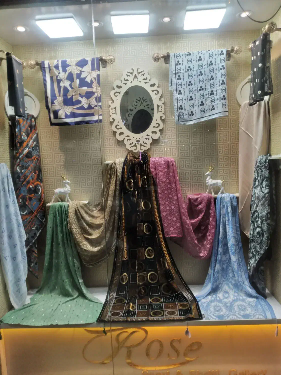 واگذاری فوری مغازه شال و روسری بدون جنس|اجارهٔ مغازه و غرفه|زرند, |دیوار