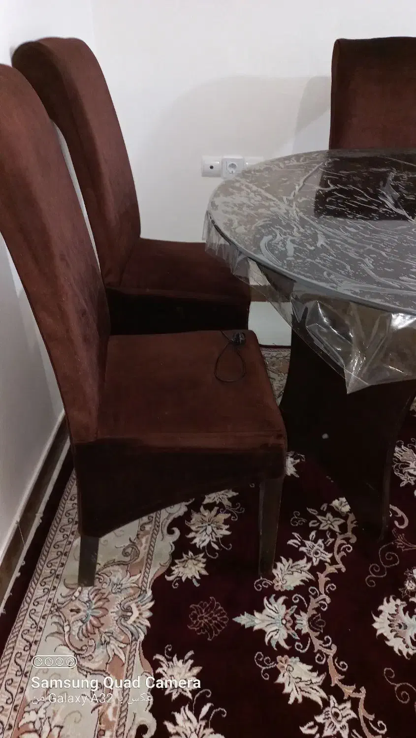 میز نهار خوری زیبا ۴ نفره تا ۶ صندلی جاداره|میز و صندلی غذاخوری|رشت, حومه رشت|دیوار