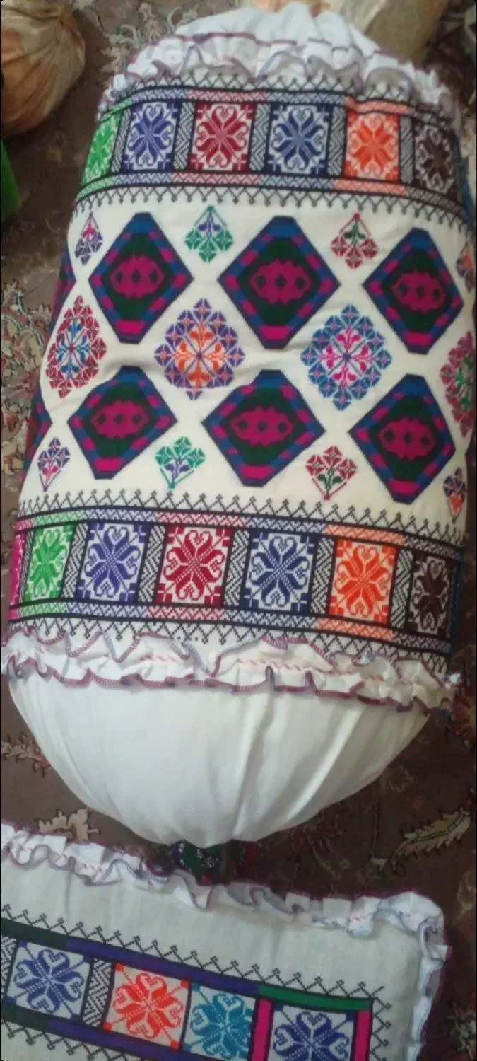 روی دشک و بالش|رختخواب، بالش، پتو|گنبد کاووس, |دیوار