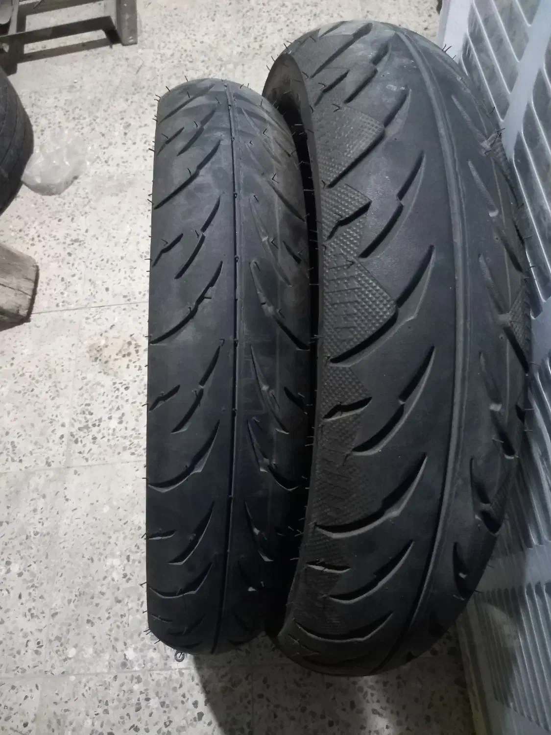 لاستیک زیر صفری ایرانیاسا|قطعات یدکی و لوازم جانبی|هشتگرد, هیو|دیوار