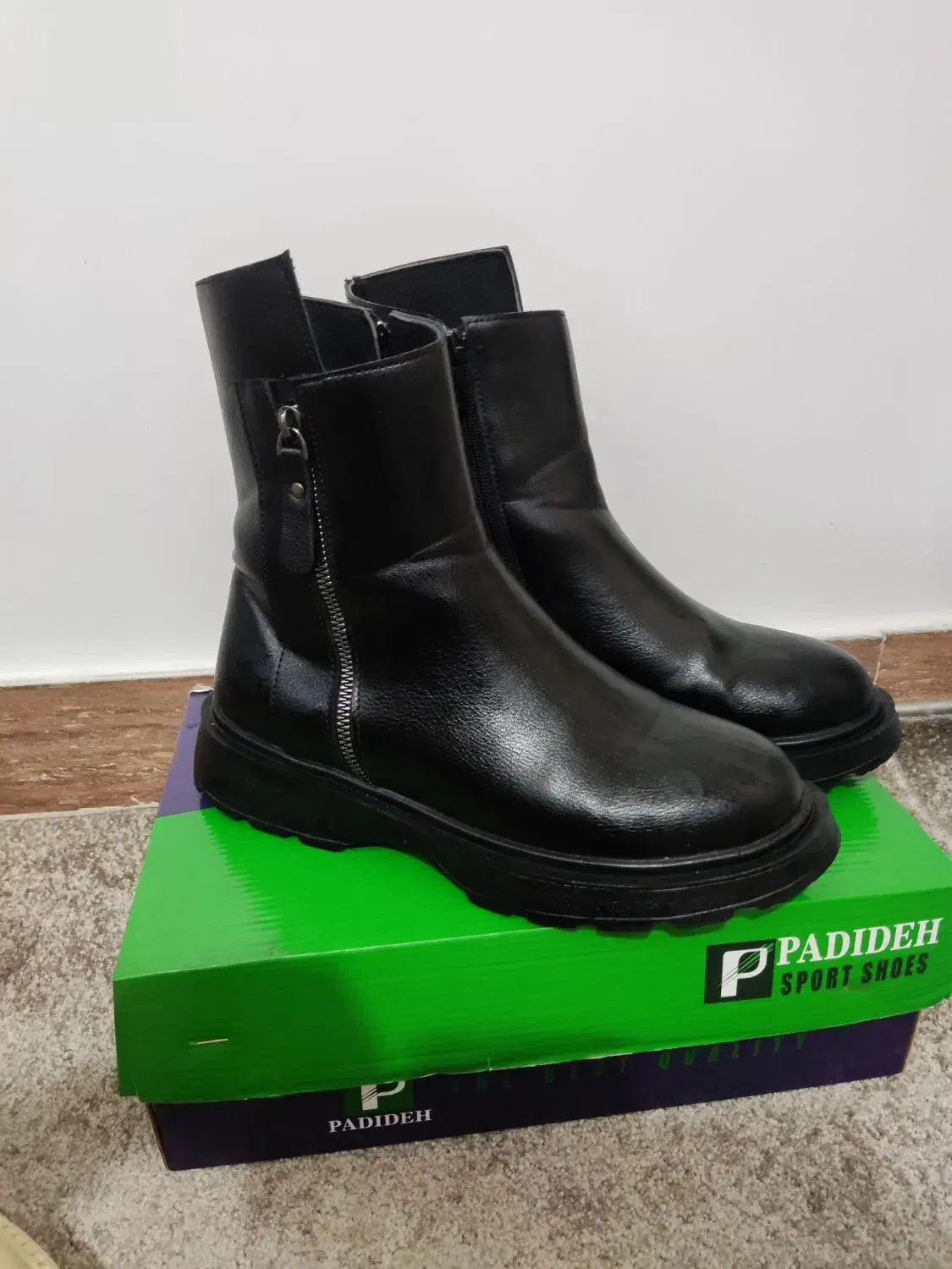 بوت مشکی|کیف، کفش، کمربند|قرچک, زیبا شهر|دیوار